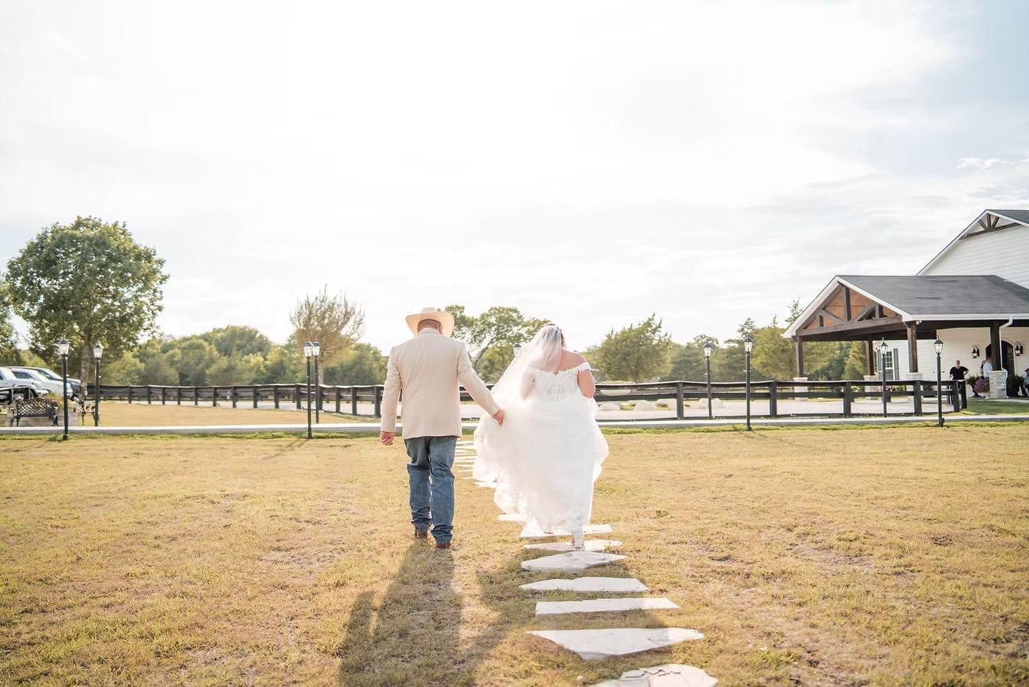 carousel-hero-element image-0